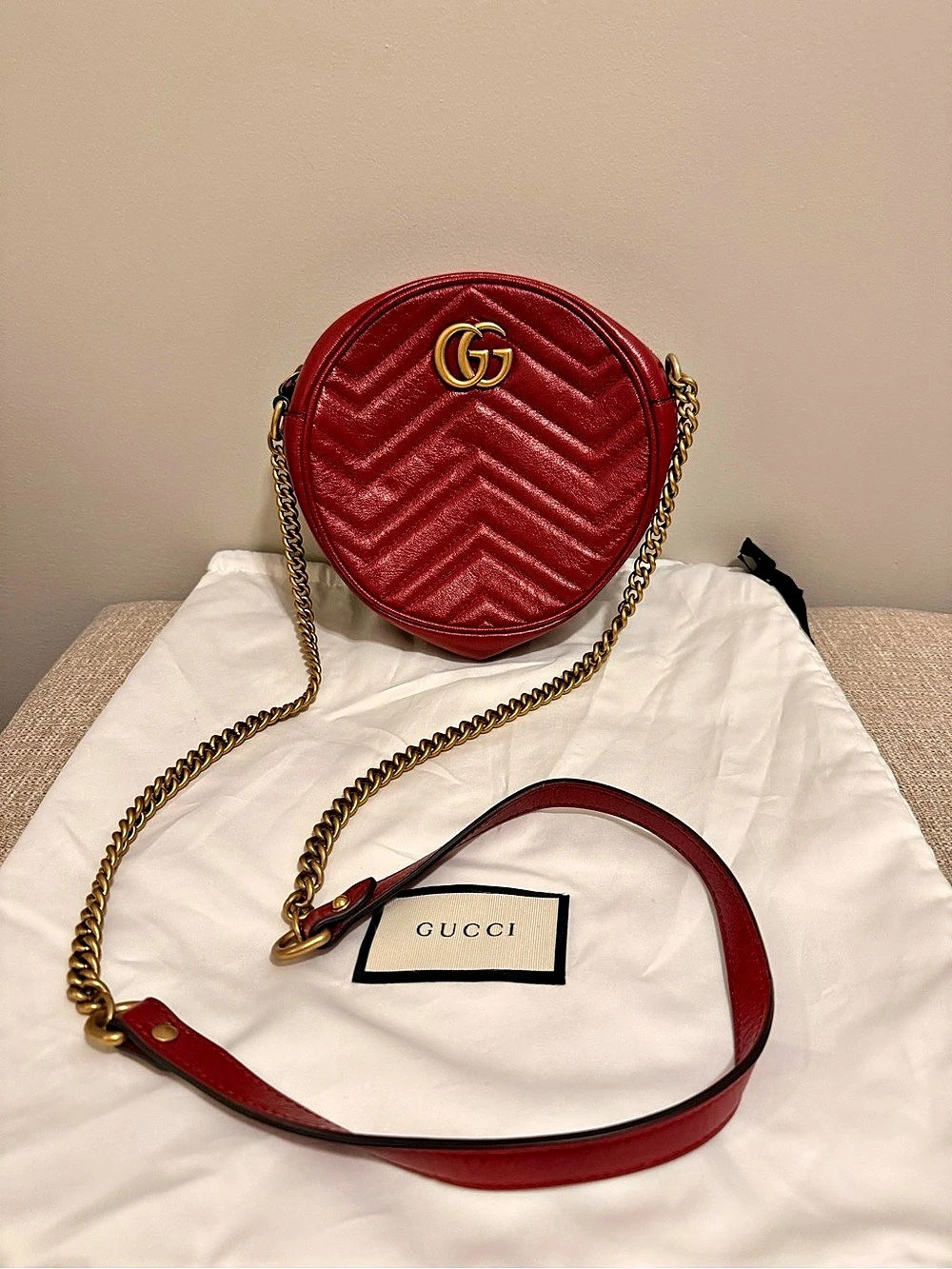 Gucci GG Marmont Round Mini Shoulder Bag Red - Picture 2 of 4